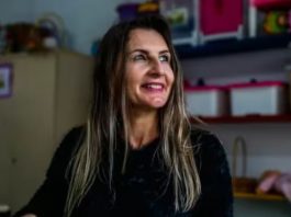 Ex-faxineira se forma em Pedagogia e volta como professora na escola onde trabalhou na limpeza