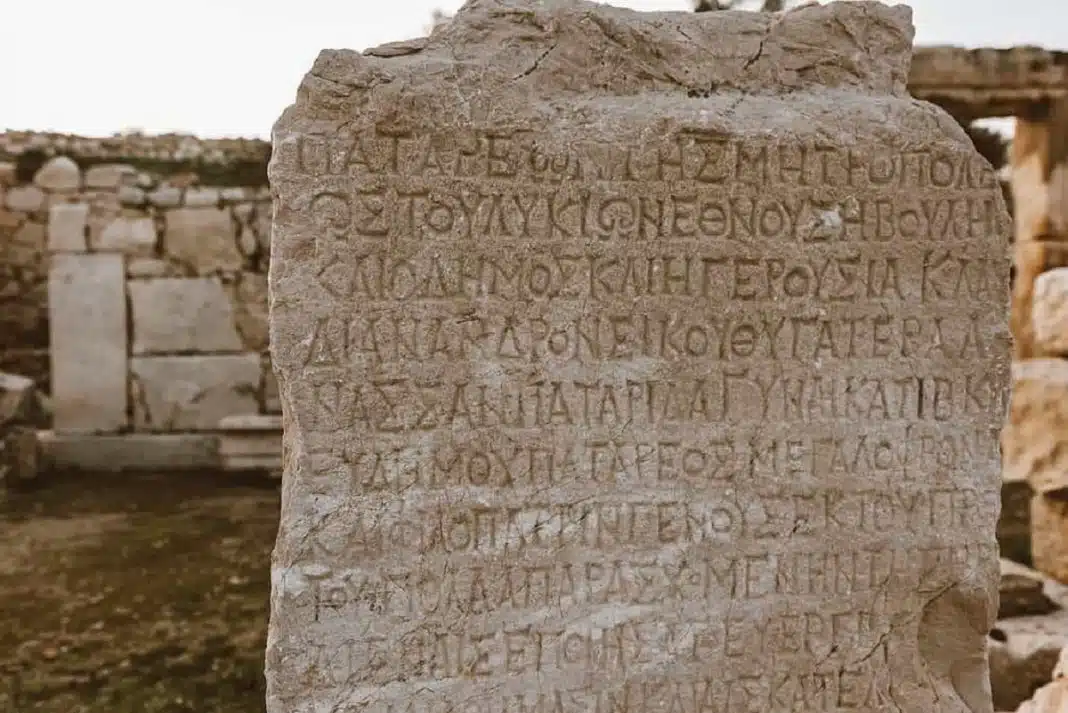 Esta antiga carta de amor / luto de 2.500 anos é a coisa mais romântica