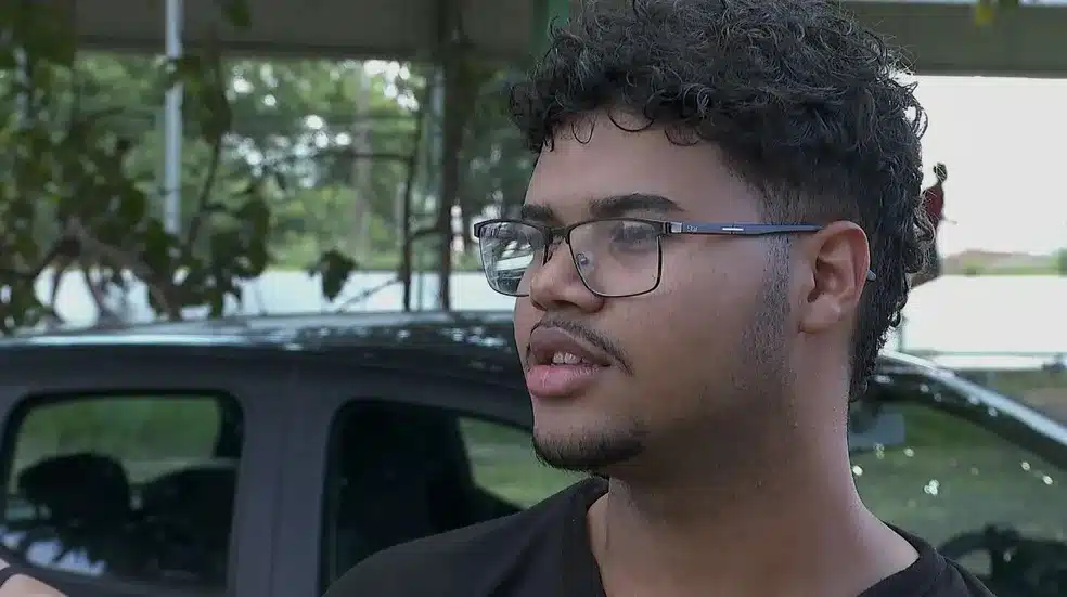pensarcontemporaneo.com - [VIDEO] Adolescente assume direção de ônibus escolar LOTADO após motorista sofrer MAL SÚBITO em SP
