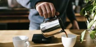 Até que horas você pode tomar café sem afetar seu sono? Novo estudo responde de uma vez por todas